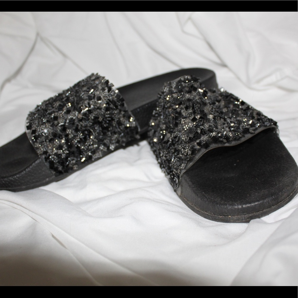 Sandals - Picture 2 of 3